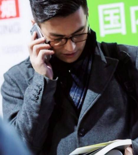 靳东回应上热搜，没什么时间看手机