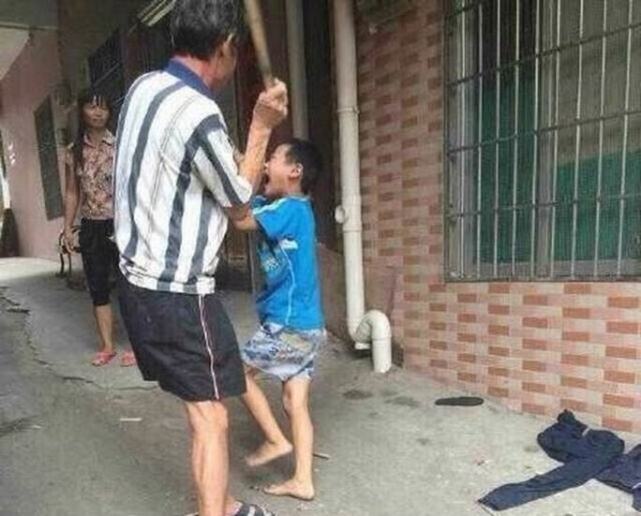 海漂一夜男孩的隐秘心路，躲闪与勇气