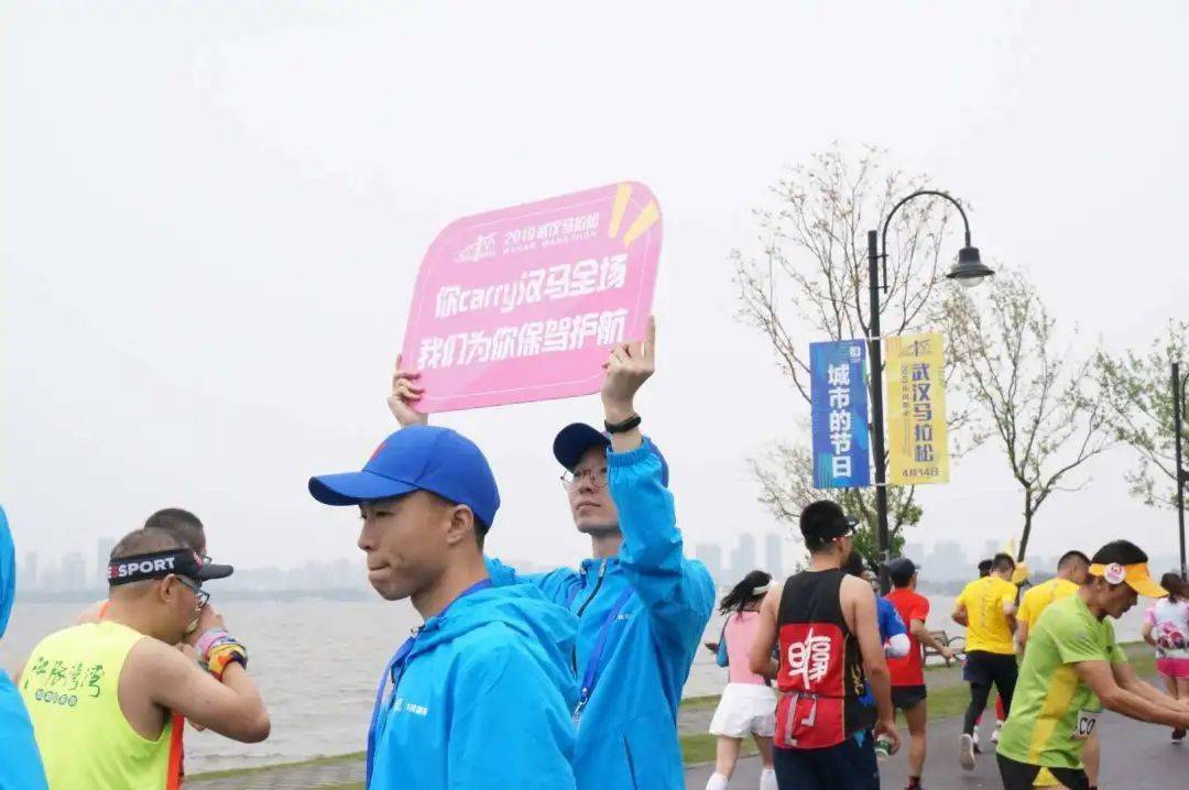 武汉马拉松重启，热血重燃，跑者的荣耀时刻