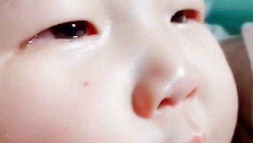 宝宝掉地上好心疼的说说