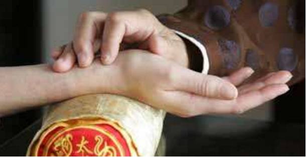 中医把脉揭秘伤心脉，探寻情感与健康之奥秘