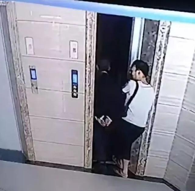 小区电梯坠落，惊魂一刻与后续思考