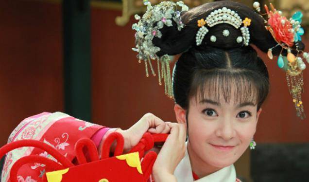 小燕子李晟断层登顶，音乐与演艺的璀璨新星