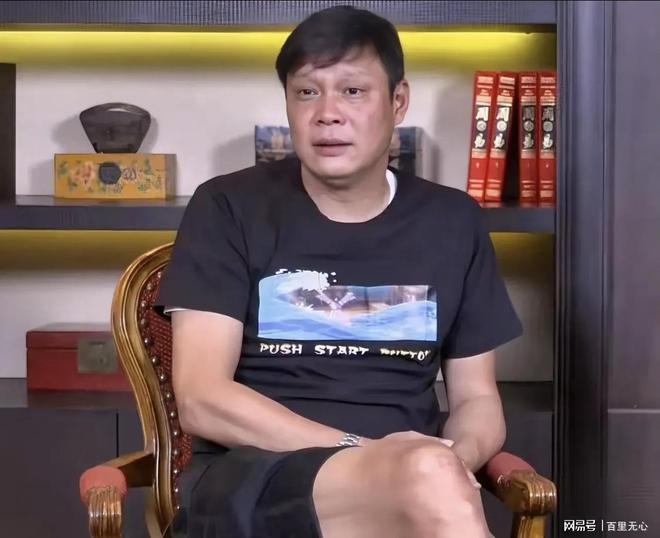 国足丢球，范志毅气到直接瘫坐沙发——中国足球的反思与展望