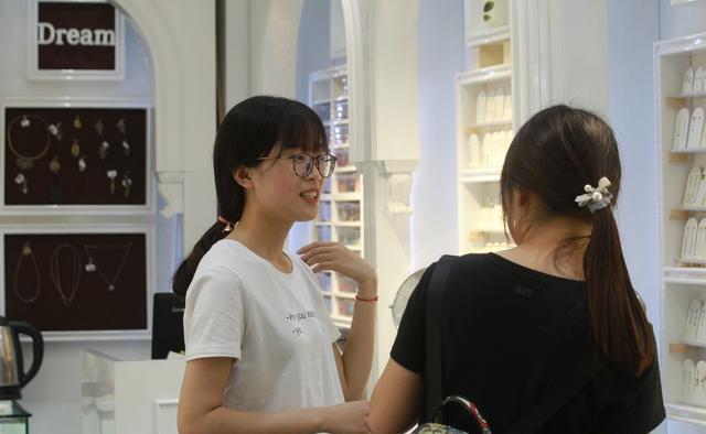 怀疑同事说坏话绑架，真相与误解的剖析