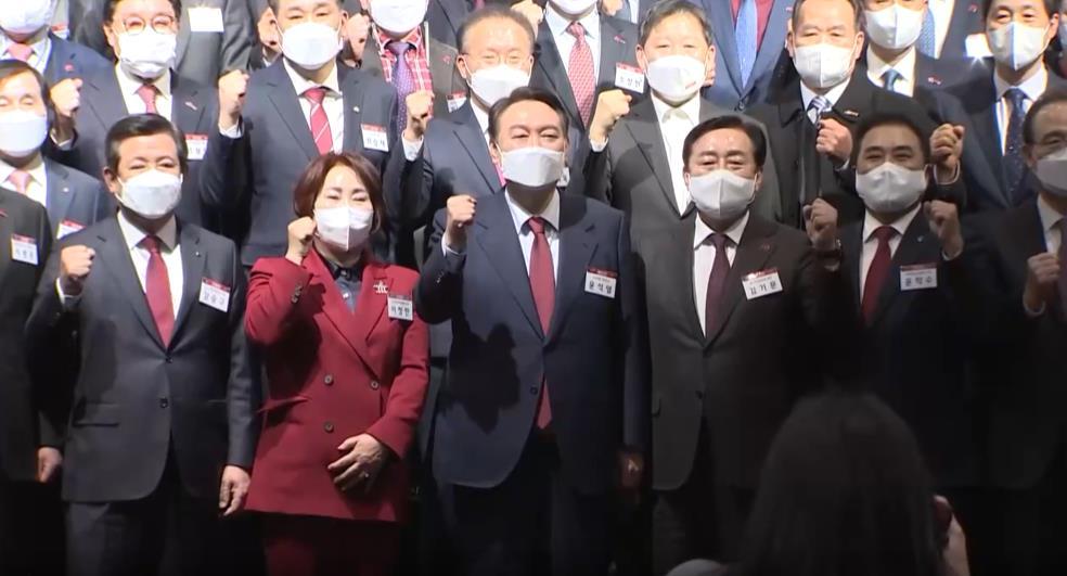 韩国大选争夺战正式开启，热门话题一网打尽