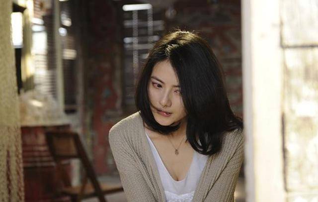 好莱坞巨星疑收五位女模特为礼物，揭秘背后的故事