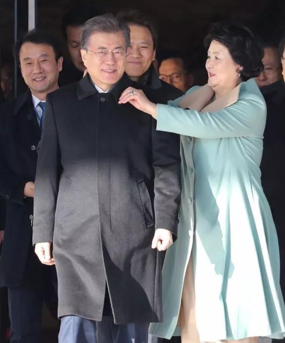 探寻文在寅背后的女人，妻子照片背后的故事