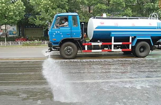 洒水车时间，城市节奏中的一曲和谐旋律