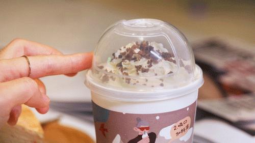 奈雪的茶门店通知能喝奶茶就不喝水，背后的市场逻辑与消费者心理洞察