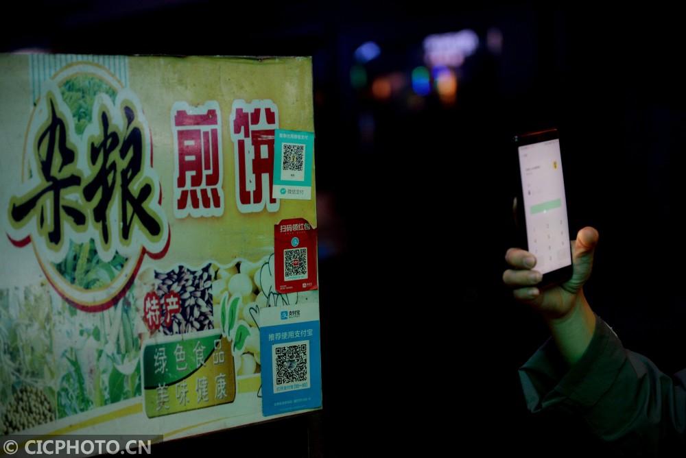 小学生持二维码买煎饼，数字化时代的智慧交易新风尚