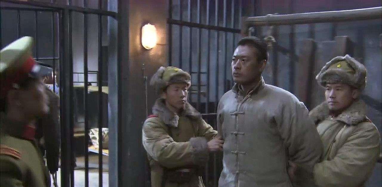 老人在精神病院遭遇悲剧，右眼被挖伤失明的深度探究