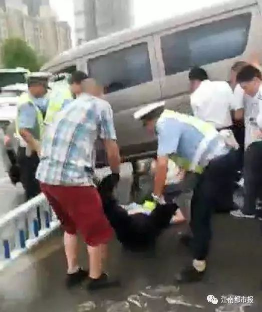 女子因偷两根小米辣被拘？假的！