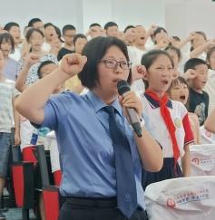 校长拦截教师节礼物校长拦截教师节礼物的背后深意，理解与反思