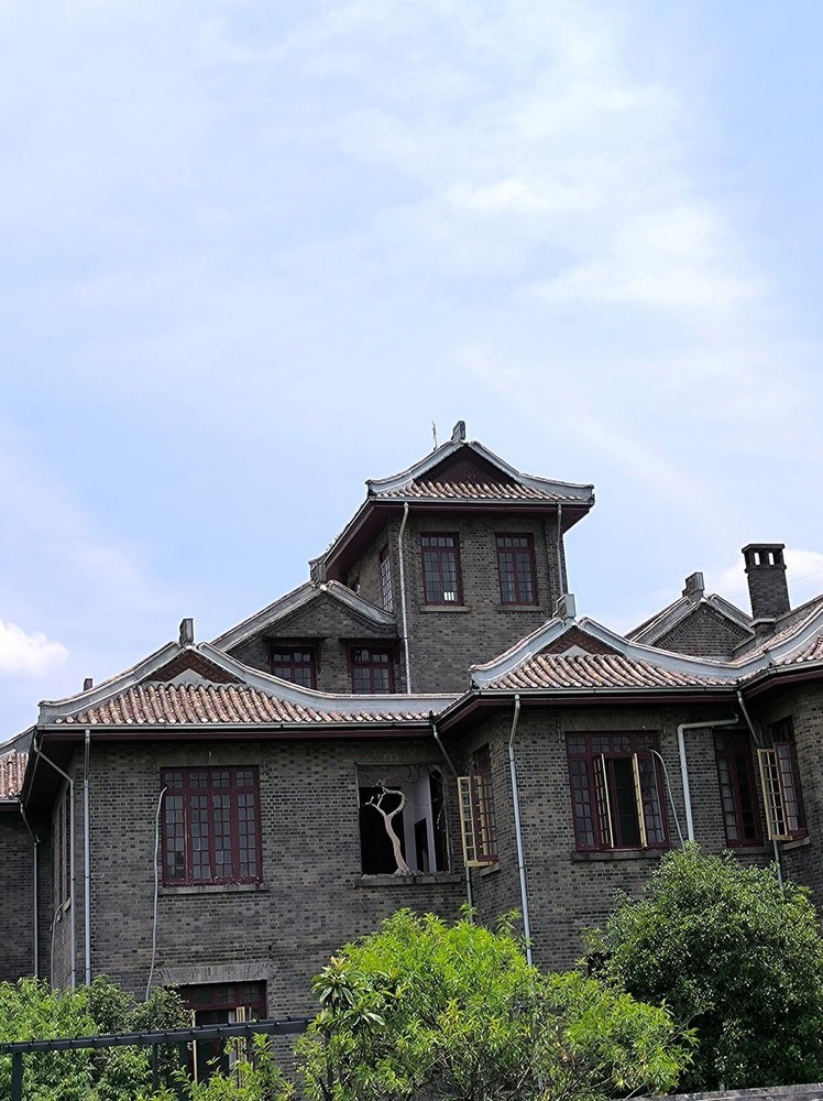 李默庵故居第三次拍卖1595万成交李默庵故居第三次拍卖，成交价格高达惊人的1595万！
