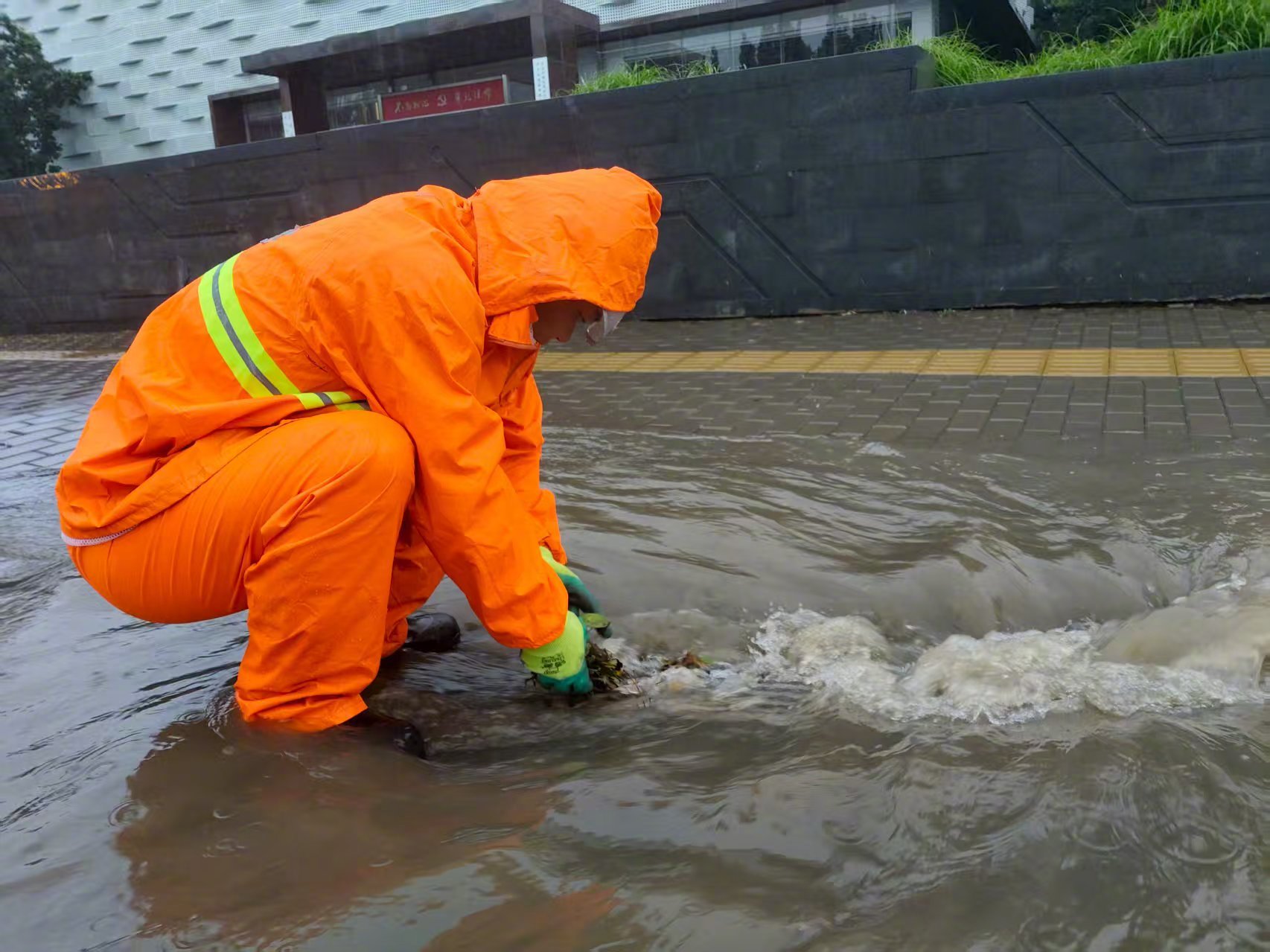 全力应对新一轮强降雨全力应对新一轮强降雨，准备、预防和应对措施