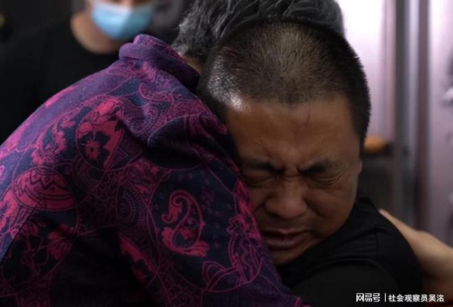 俩儿子非亲生案当事人：想要个后人俩儿子非亲生案当事人，想要个后人——家庭纷争背后的深层心理分析