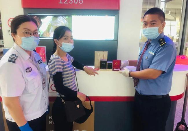 高铁站拾金不昧高铁站拾金不昧的行为是一种非常值得赞扬的品德。