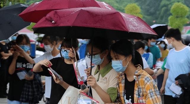 揭秘高考雨幕背后的神秘现象，为什么每年高考都会下雨？