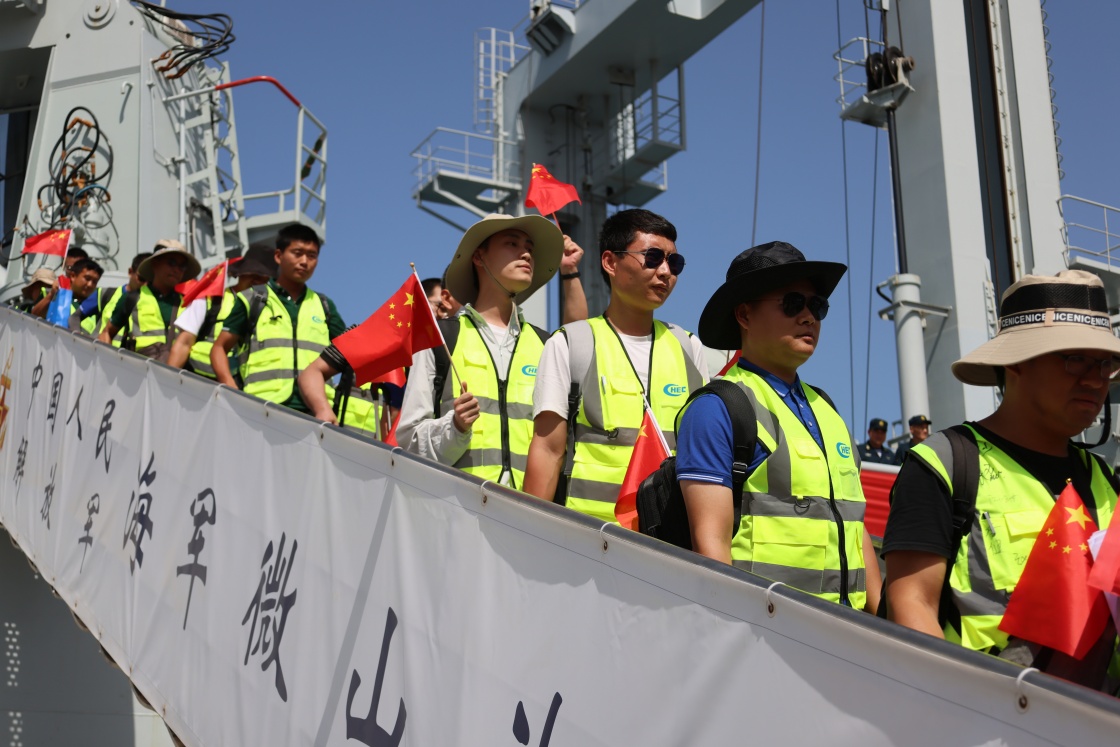 已有1600余名中国公民从伊朗撤离，安全撤离背后的故事