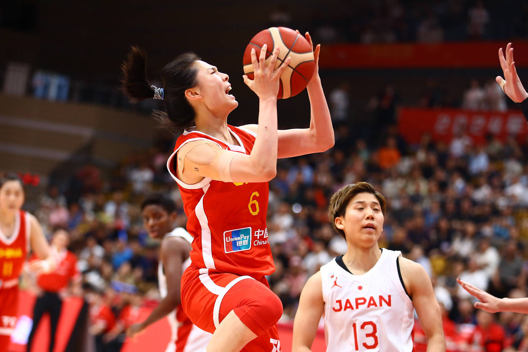 热血瞬间！中国女篮热身赛大胜日本女篮，32分差距视频回顾