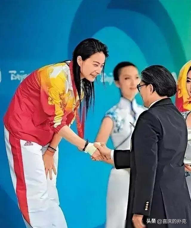 霍震霆评价儿媳，展现家庭和谐与尊重的典范